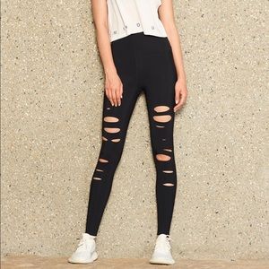 ALO Yoga HIGH-WAIST RIPPED WARRIOR LEGGING
